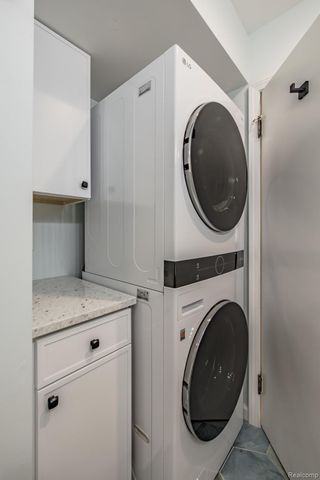 10846 Hart Avenue, Huntington Woods, MI 48070