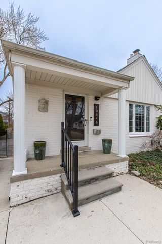 10846 Hart Avenue, Huntington Woods, MI 48070