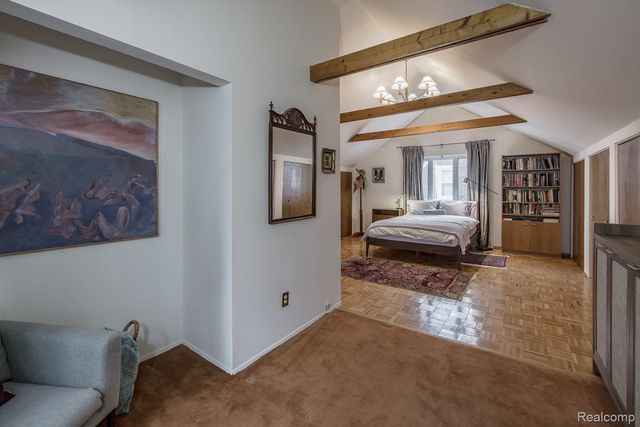 10846 Hart Avenue, Huntington Woods, MI 48070