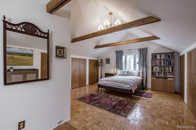 10846 Hart Avenue, Huntington Woods, MI 48070