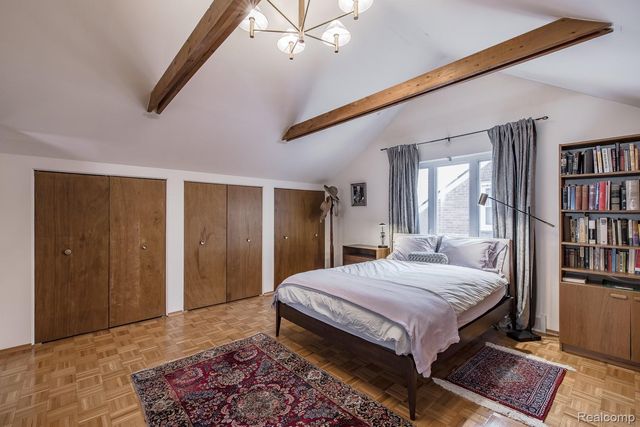 10846 Hart Avenue, Huntington Woods, MI 48070