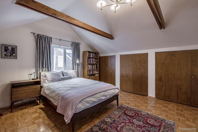 10846 Hart Avenue, Huntington Woods, MI 48070