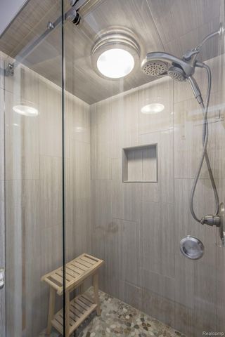 10846 Hart Avenue, Huntington Woods, MI 48070