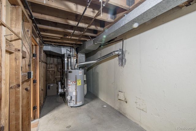 10846 Hart Avenue, Huntington Woods, MI 48070