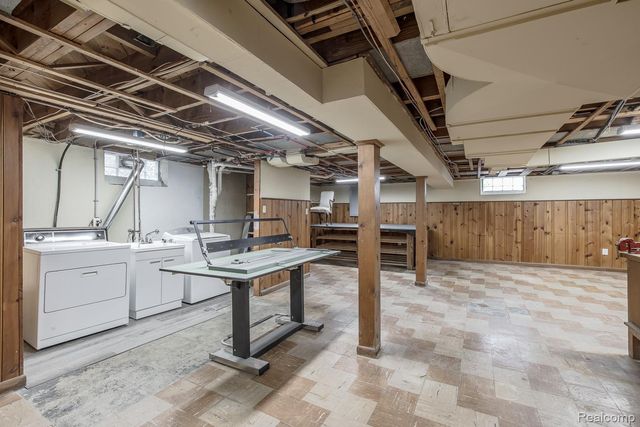 10846 Hart Avenue, Huntington Woods, MI 48070