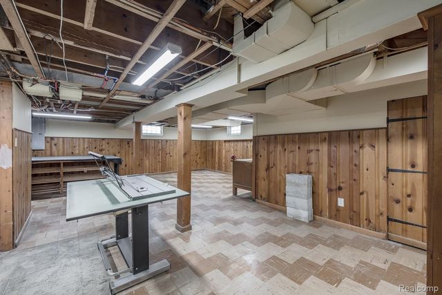 10846 Hart Avenue, Huntington Woods, MI 48070