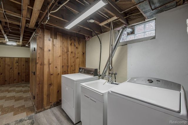 10846 Hart Avenue, Huntington Woods, MI 48070