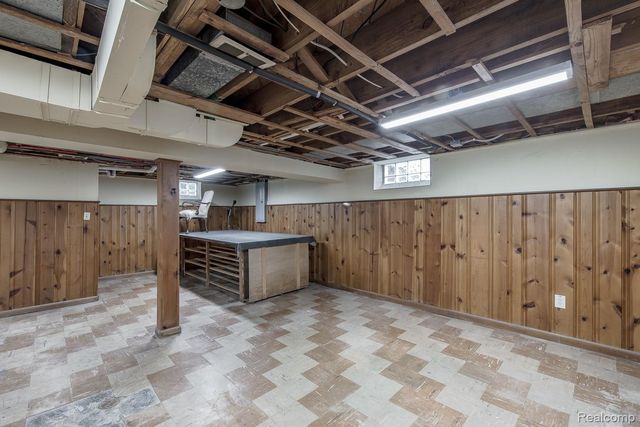 10846 Hart Avenue, Huntington Woods, MI 48070