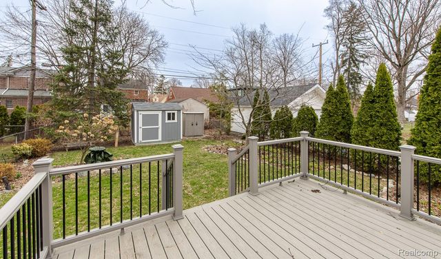 10846 Hart Avenue, Huntington Woods, MI 48070