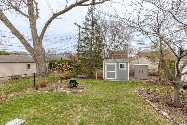 10846 Hart Avenue, Huntington Woods, MI 48070