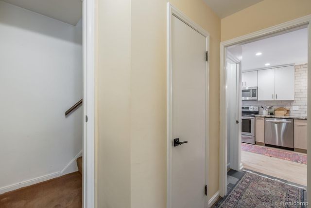 10846 Hart Avenue, Huntington Woods, MI 48070