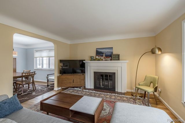 10846 Hart Avenue, Huntington Woods, MI 48070