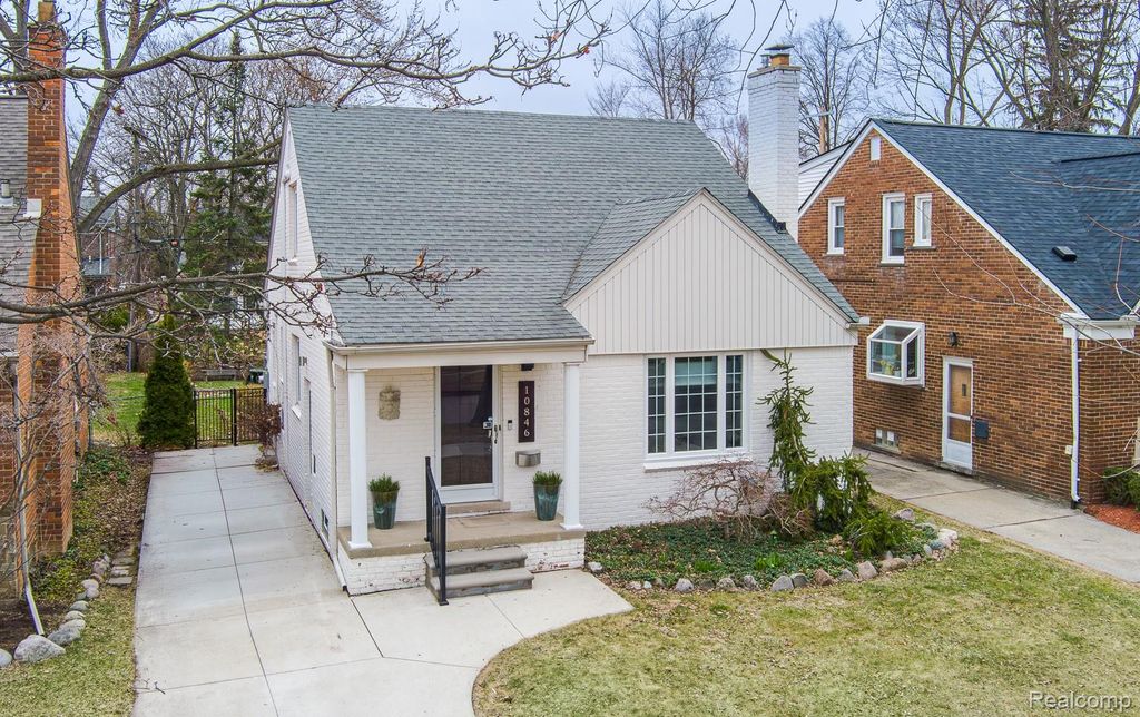 10846 Hart Avenue, Huntington Woods, MI 48070