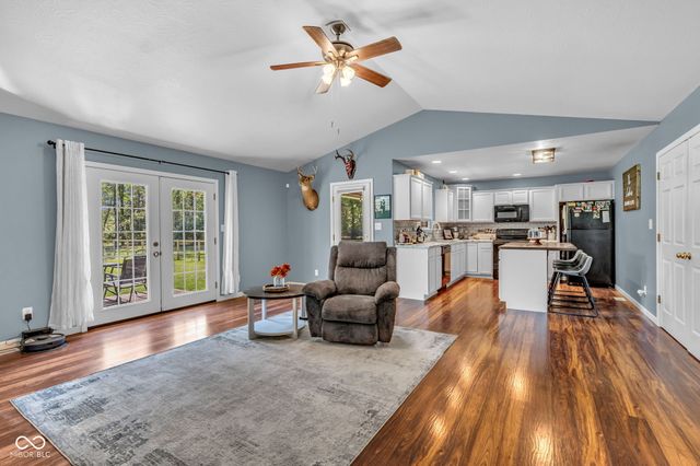 567 Mill Springs, Coatesville, IN 46121