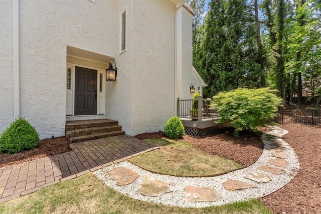 2585 Links End, Roswell, GA 30076