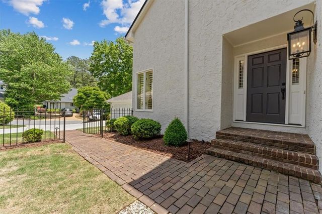 2585 Links End, Roswell, GA 30076