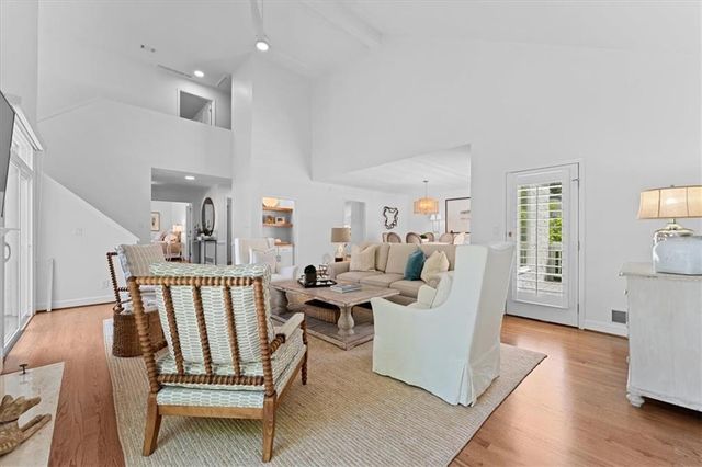 2585 Links End, Roswell, GA 30076