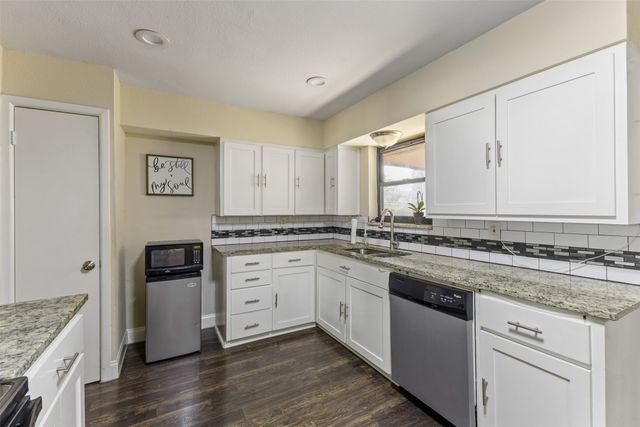 1206 Hillside Drive, Grand Prairie, TX 75051