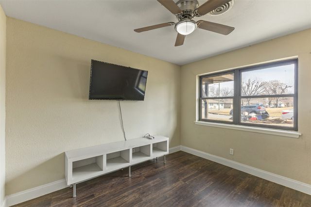 1206 Hillside Drive, Grand Prairie, TX 75051