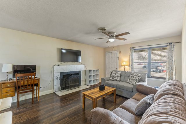 1206 Hillside Drive, Grand Prairie, TX 75051