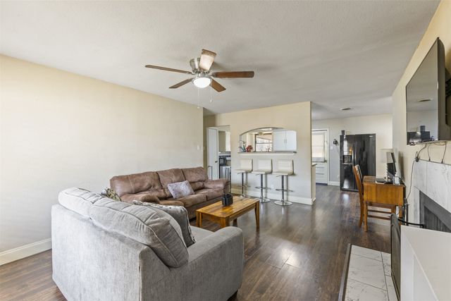 1206 Hillside Drive, Grand Prairie, TX 75051