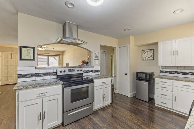 1206 Hillside Drive, Grand Prairie, TX 75051