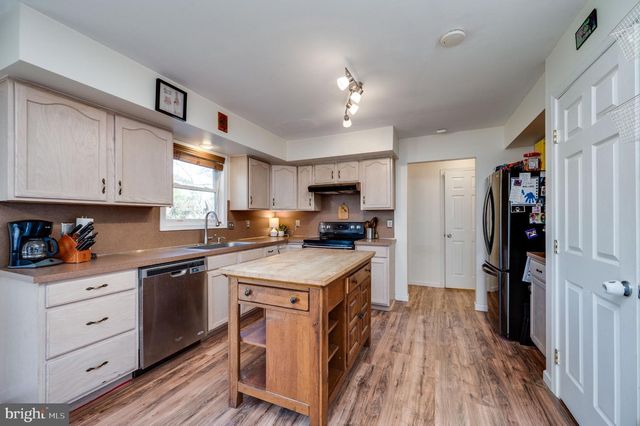 512 CANVASBACK CT, Birdsboro, PA 19508