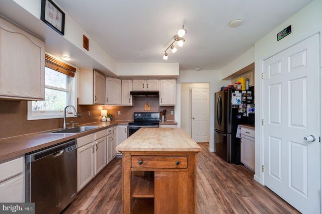512 CANVASBACK CT, Birdsboro, PA 19508
