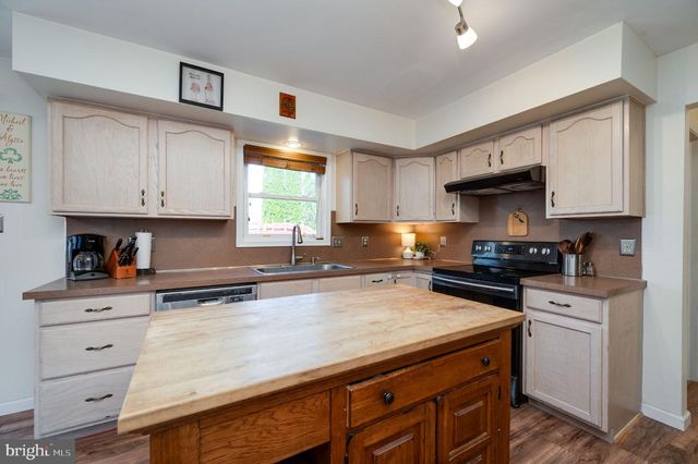 512 CANVASBACK CT, Birdsboro, PA 19508