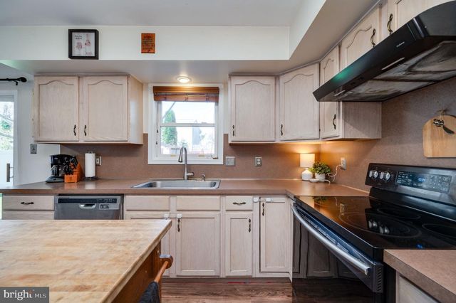 512 CANVASBACK CT, Birdsboro, PA 19508