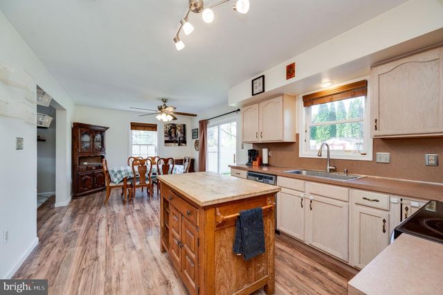 512 CANVASBACK CT, Birdsboro, PA 19508
