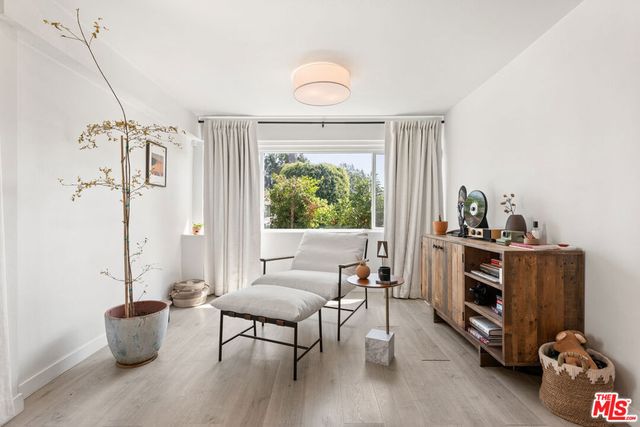 1231 W 49th Street, Los Angeles, CA 90037