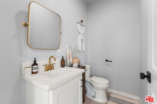 1231 W 49th Street, Los Angeles, CA 90037