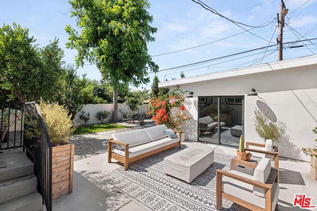 1231 W 49th Street, Los Angeles, CA 90037