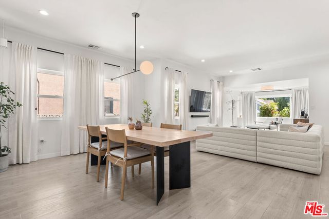 1231 W 49th Street, Los Angeles, CA 90037