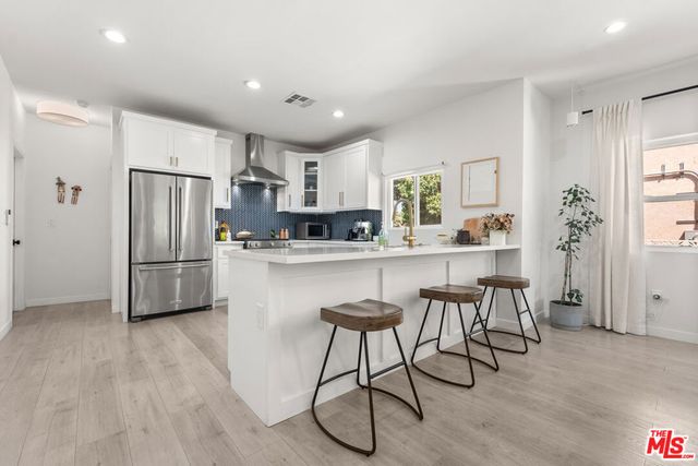 1231 W 49th Street, Los Angeles, CA 90037