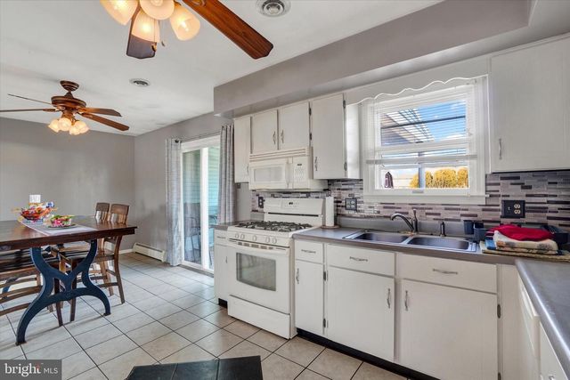 2755 WILLAPA DR, Dover, PA 17315