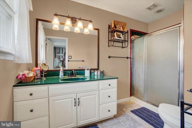 2755 WILLAPA DR, Dover, PA 17315