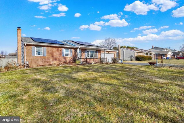 2755 WILLAPA DR, Dover, PA 17315