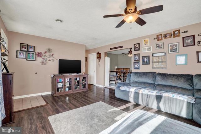 2755 WILLAPA DR, Dover, PA 17315