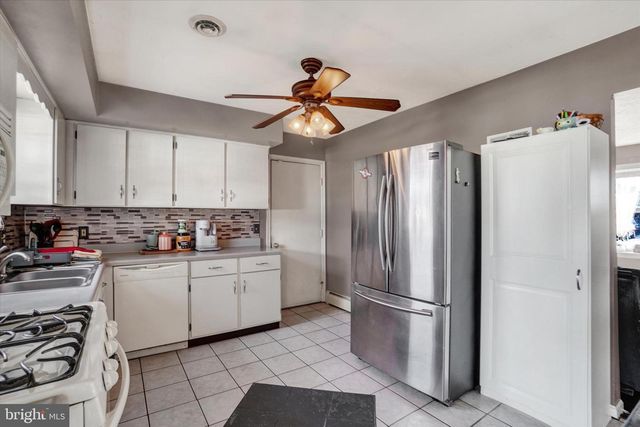 2755 WILLAPA DR, Dover, PA 17315