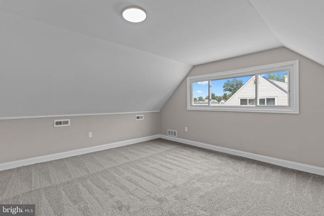 14 IRIS RD, Levittown, PA 19057