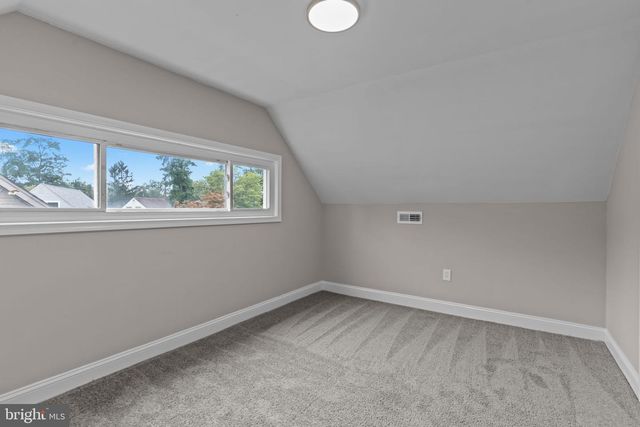 14 IRIS RD, Levittown, PA 19057