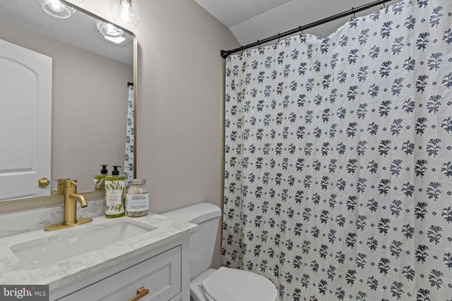 14 IRIS RD, Levittown, PA 19057