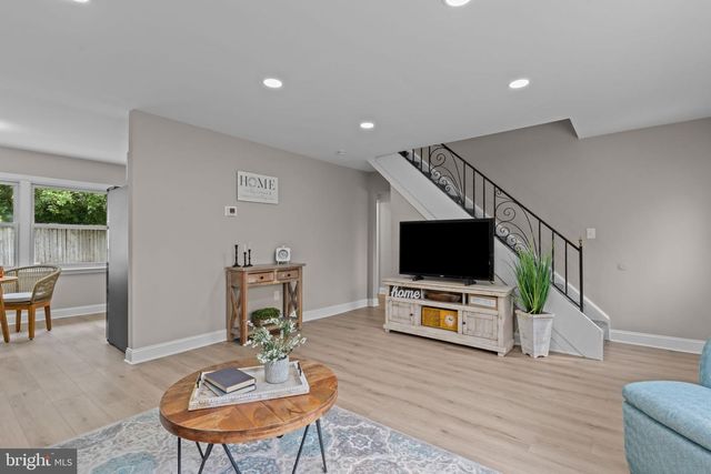 14 IRIS RD, Levittown, PA 19057