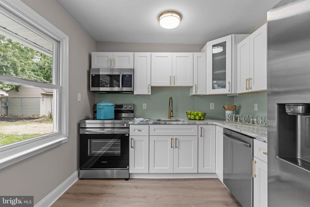 14 IRIS RD, Levittown, PA 19057