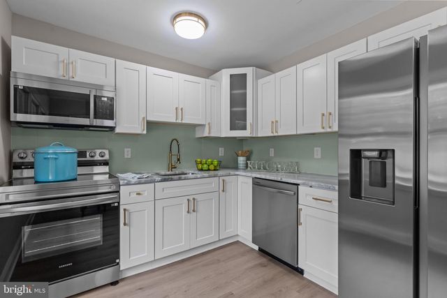 14 IRIS RD, Levittown, PA 19057