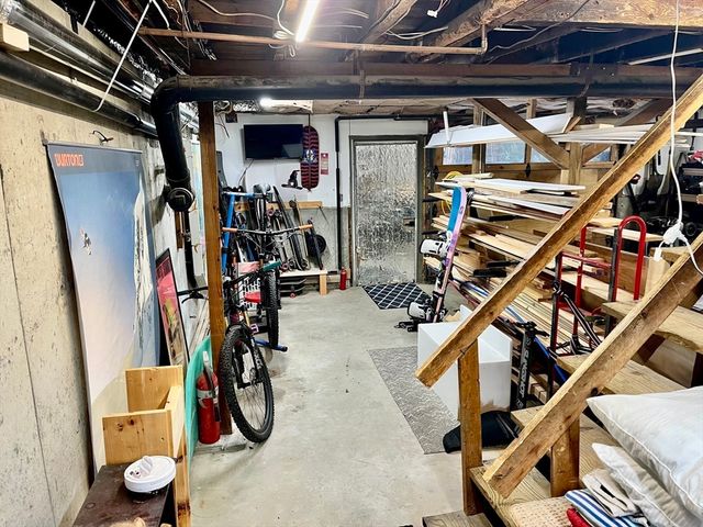 13 Bray Rd, Buckland, MA 01370