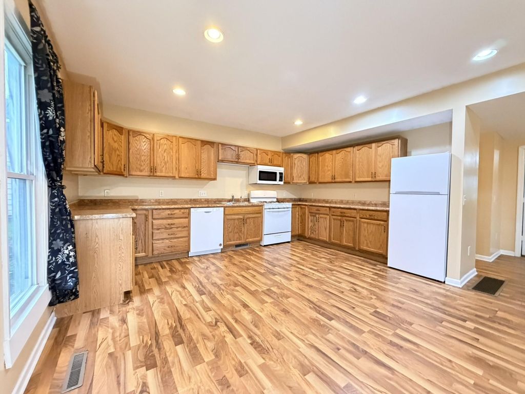 211 E Luella Street, Le Roy, MN 55951 — photo 5