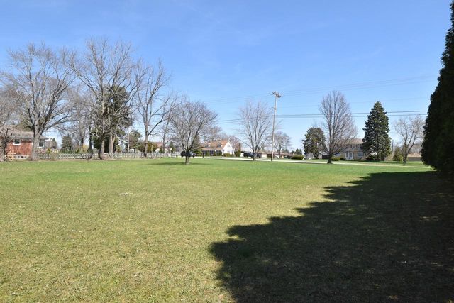 6807 S Pennsylvania AVENUE, Oak Creek, WI 53154